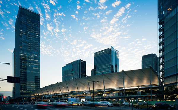 写真：東京駅八重洲口「グランルーフ」