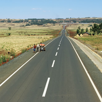 写真：エチオピア幹線道路（海外土木支店）