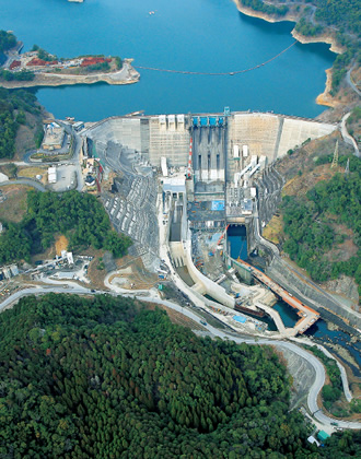 写真：鶴田ダム増設減勢工（九州支店）