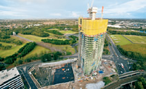 写真：地上36階の超高層マンション〈Opal Tower〉