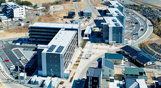 写真：〈女川町女川駅北地区災害公営住宅〉