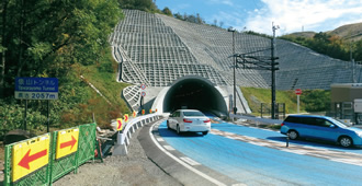 写真：俵山トンネル（延長2,057ｍ）・南阿蘇トンネル（延長757m）の開通後の様子