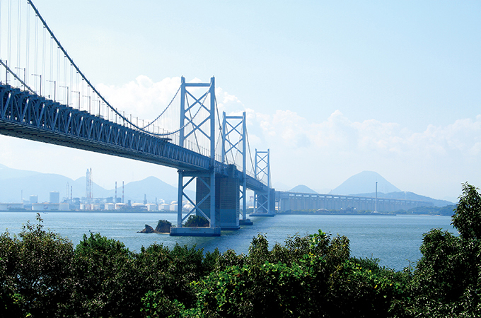 写真：瀬戸大橋。香川県与島からの眺め