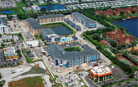 写真：米フラワノイ社がフロリダ州で現在開発中の賃貸集合住宅。全8棟，総戸数339，今年9月末より段階的に竣工・運営を開始。最終棟竣工は2019年5月予定