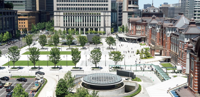 写真：東京駅丸の内駅前広場（東京都千代田区）