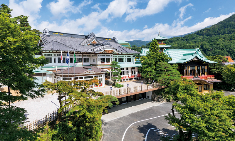 図版：花御殿から望む箱根・富士屋ホテルのエントランス全景