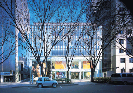 �\�Q���̃P���L���؉�����2�w�ɂ킽��V���[�E�C���h�E���W�J����