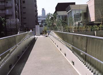 ���̉��o���ʂ����߂����ʑ̂�2����