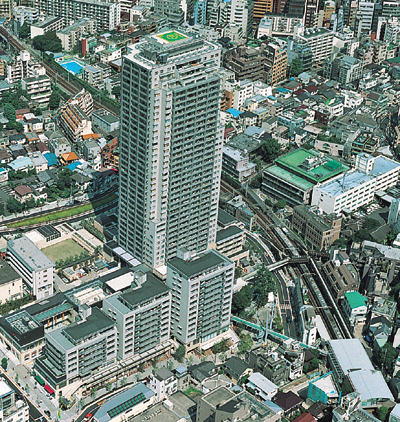 �l�����ɂ��w�ƌ��΂�Ă���㊯�R�A�h���X