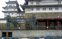 写真：杭打ちなしの素屋根のコンクリート基礎（2010年6月，施工中）