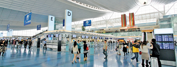 写真：UDの考え方を全面的に取り入れた羽田空港国際線旅客ターミナルビル