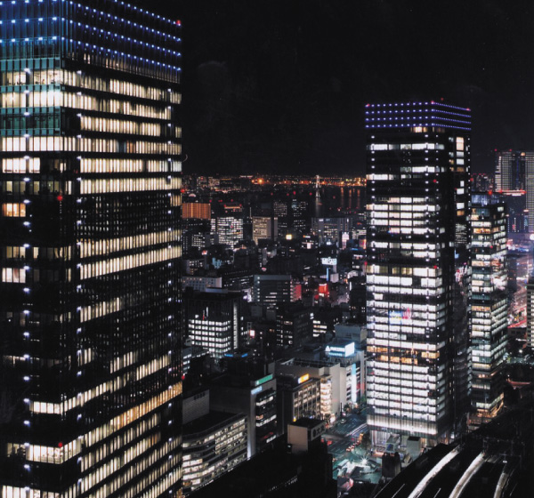 図版：東京駅八重洲口のツインタワー