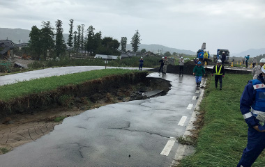 図版：現地合同踏査の様子［10月14日撮影］