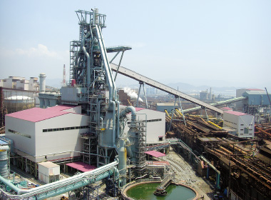 図版：2009年に完成した和歌山1高炉