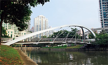 写真：ロバートソン橋（2000年完成）