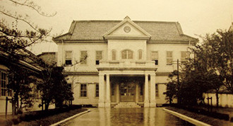 写真：岡山県庁舎（出典：岡山県立図書館）