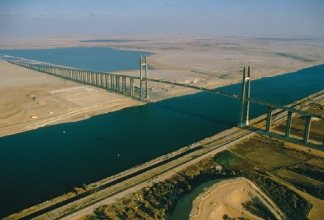 図版：スエズ運河橋
