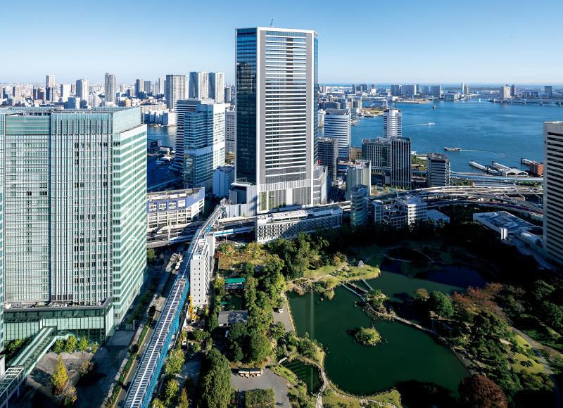 図版：旧芝離宮恩賜庭園や東京湾の眺望を楽しむことができるロケーション