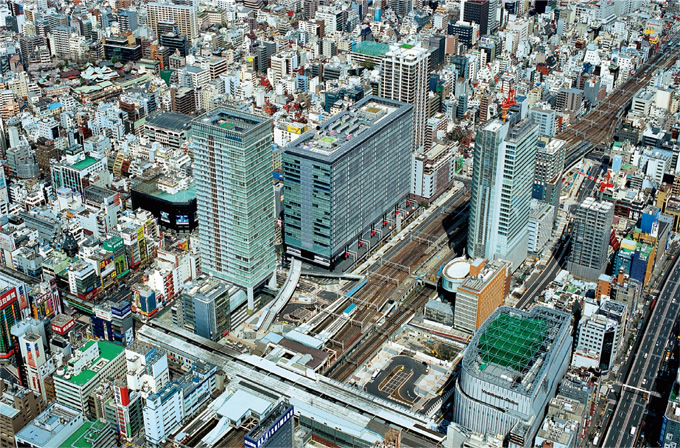 写真：手前から秋葉原ダイビル，秋葉原UDX，TOKYO TIMES TOWER