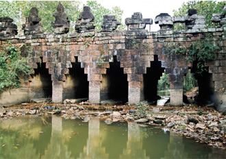 写真：アンコール・トムの北門の橋