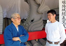 図版：山本清一会長（左）と串﨑彰さん