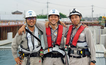 写真：左から内田拓史工事係，亀田卓志工事係，切島弘貴工事係