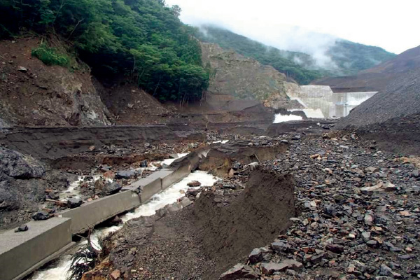 図版：暗渠排水管の被災状況（2014年8月）