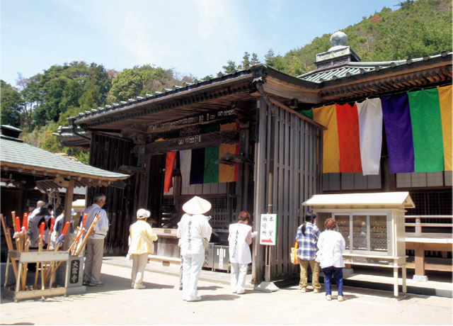 写真：八十八箇所「大窪寺」のお遍路さん