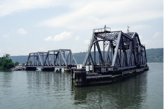 写真：スパイテン・ダイビル橋