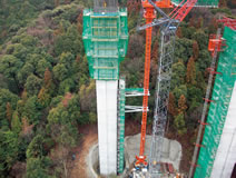 写真：新東名高速道路佐奈川橋工事