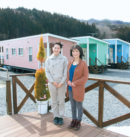 写真：佐々木里子さん（右）と和田英子さん