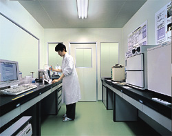 �������ȈՌ������j�b�g�uIns-CUBE�v