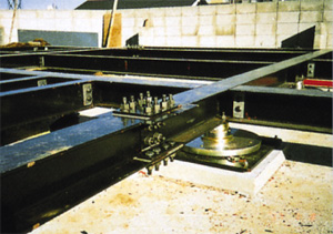 �S�������̉��ɐݒu���ꂽ�Ɛk���u