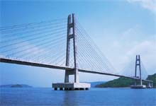 1996年に竣工した伊唐大橋。