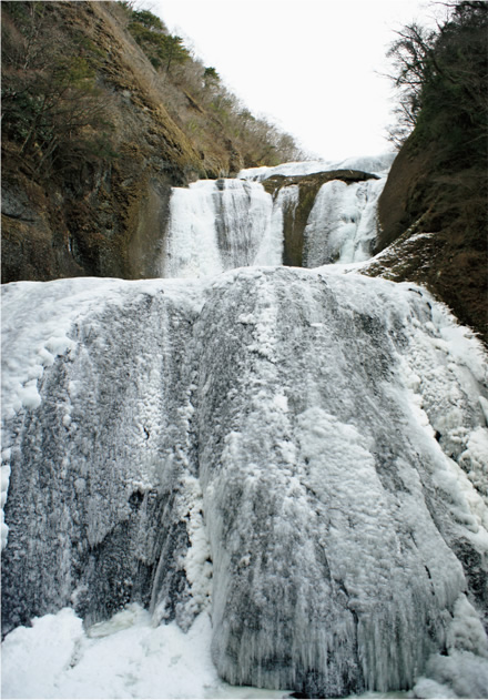 写真：袋田の滝 結氷の静寂