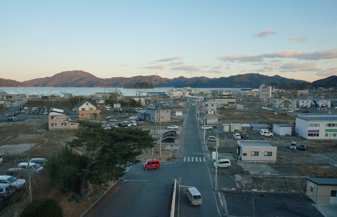写真：山田町役場から市街地を臨む
