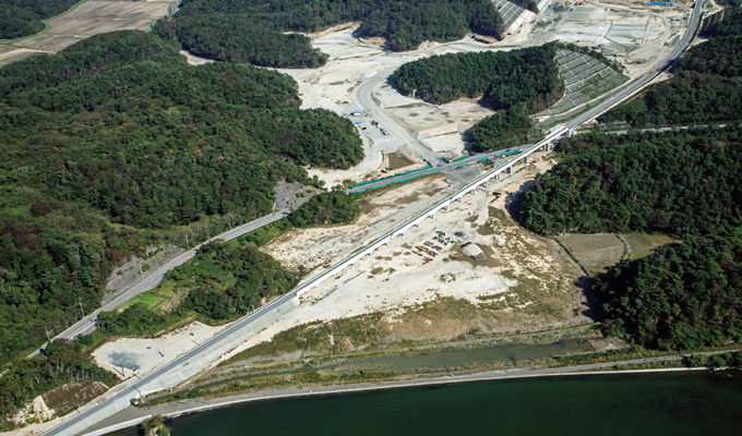 写真：新設された高架橋