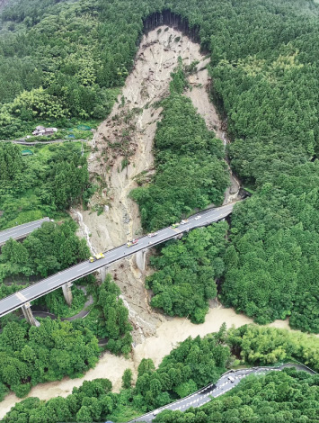 図版：平成30年7月豪雨による土砂災害状況