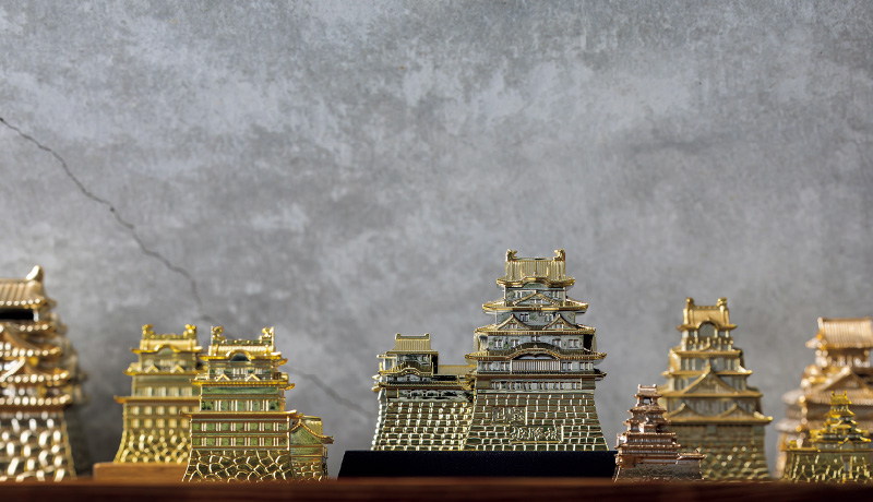 図版：石垣と天守閣が象徴的な日本の城