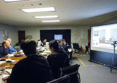 図版：支店と本社を結んだ震災対策会議（3月24日）