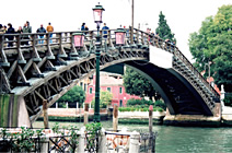写真：アカデミア橋（大運河，1986年）