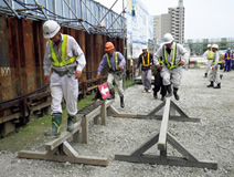 写真：平均台を利用して災害防止