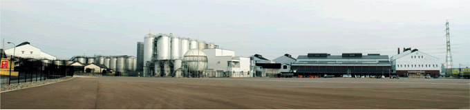 図版：霧島酒造本社・増設工場（中央より右）と第1・第2リサイクル施設