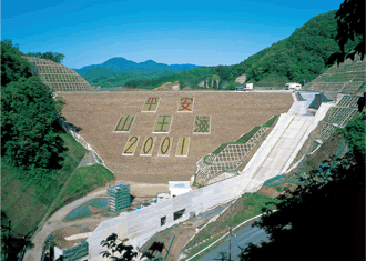 図版：山王海ダム（岩手県紫波郡紫波町／発注者：農林水産省東北農政局）