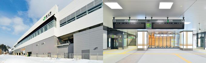 写真：飯山駅雪景色の外観（左）と改札（右）