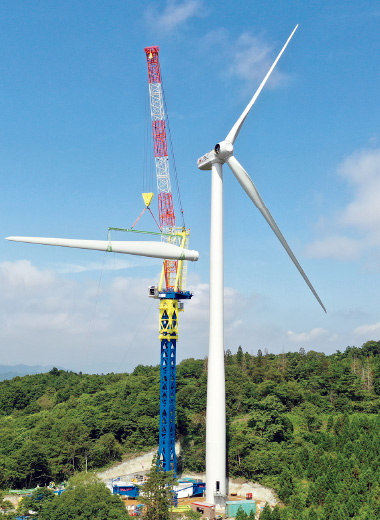 図版：タワークレーンによる風車組立