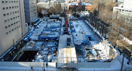図版：2012年末，地下1階床の構築が完了した