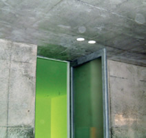 図版：コンクリートと一体的に設置されたスチールフレーム