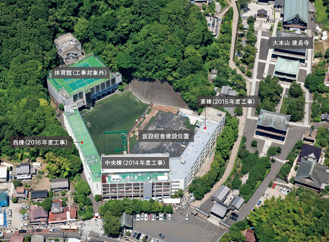 写真：建長寺境内に隣接する鎌倉学園全景