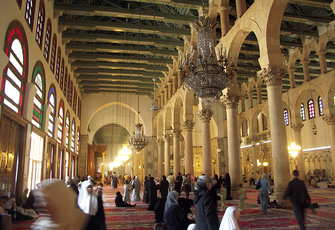 写真：ウマイヤド・モスクの礼拝空間
